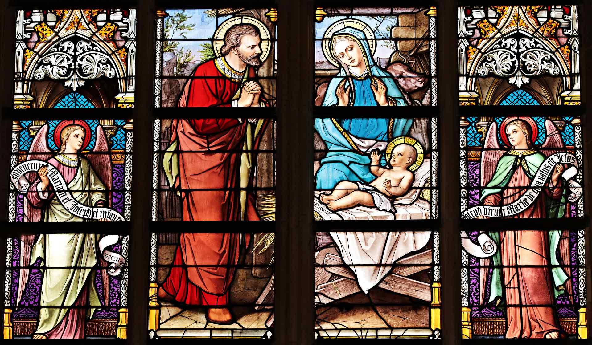 Kirchenfenster bunt mit Jesus